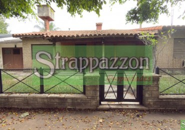 Chalet en Venta en Ciudad Evita Circ. 3°. 4 amb + Depto. 2 amb. Acepta Depto. en Moron.
